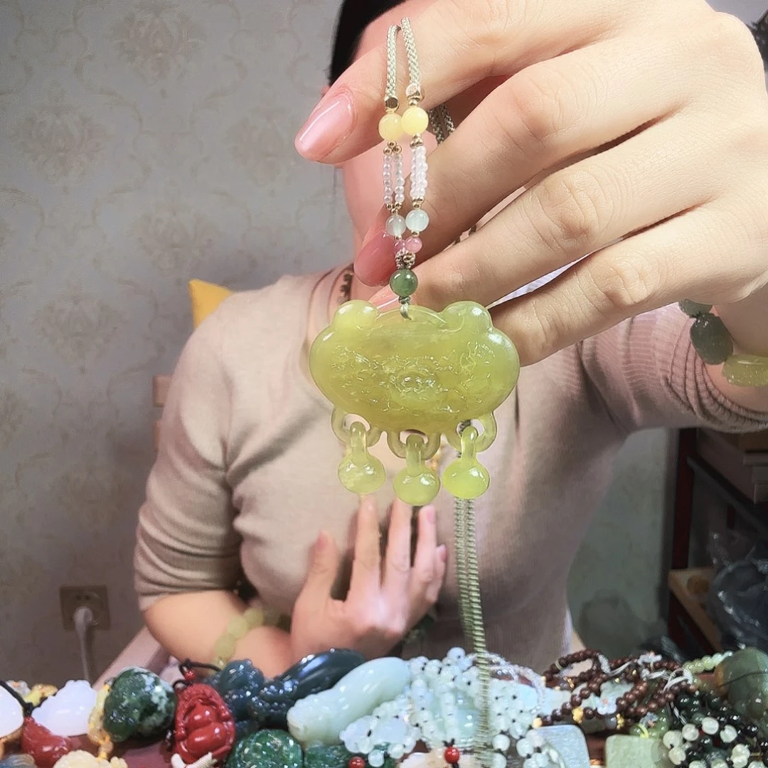 蛇纹石玉未镶嵌颈饰