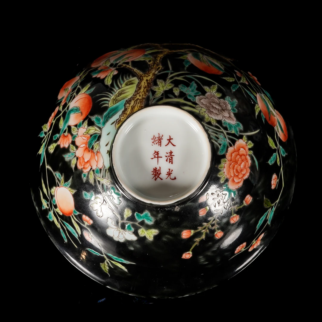光绪墨地五彩八桃碗/C410