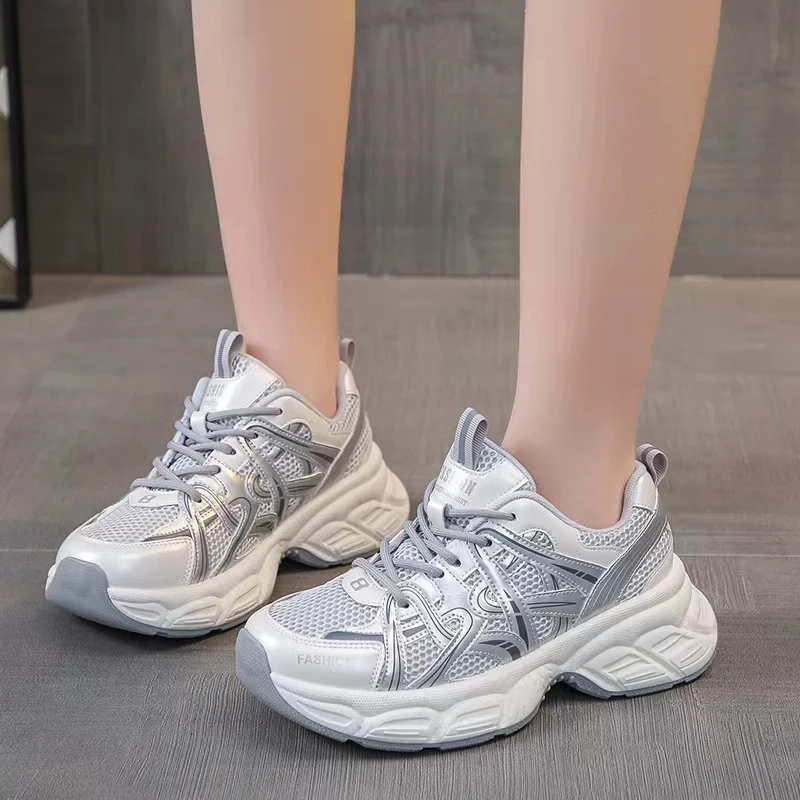 春节新款炸街风炫酷银色轻质老爹鞋