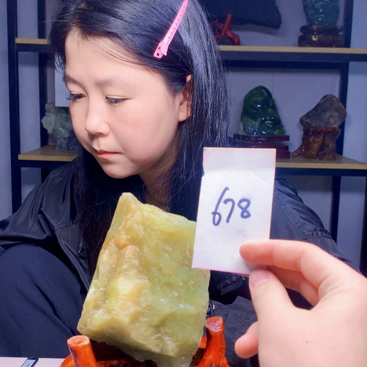 未镶嵌蛇纹石玉1岫玉