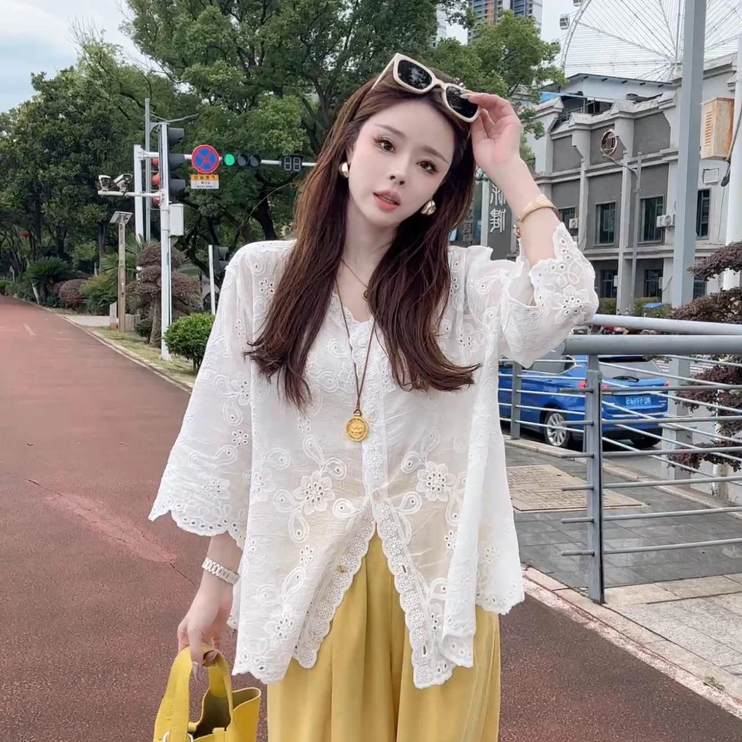 夏季新款短袖V领刺绣镂空设计感七分袖衬衫外搭女6322