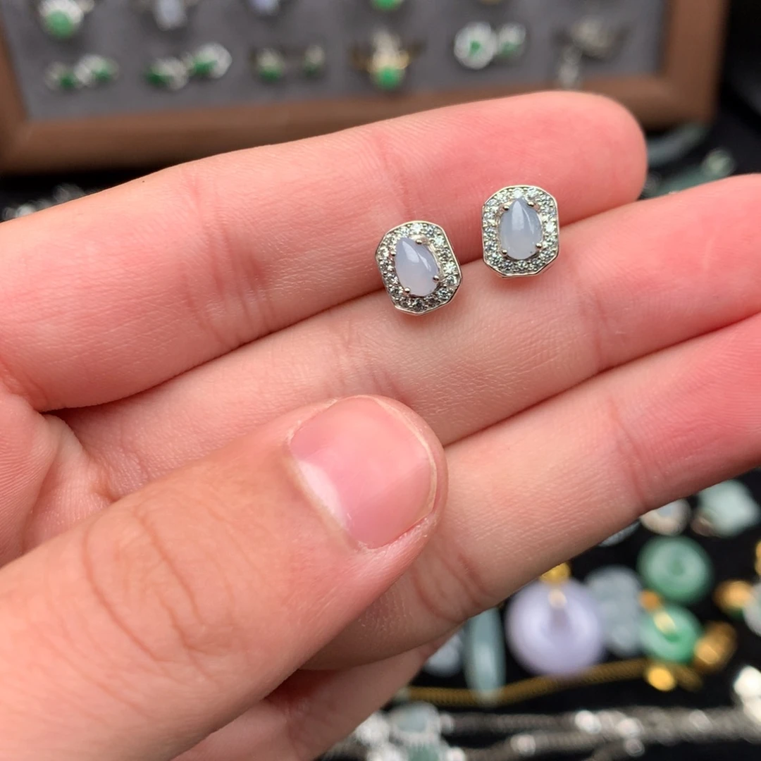 翡翠未镶嵌颈饰你是