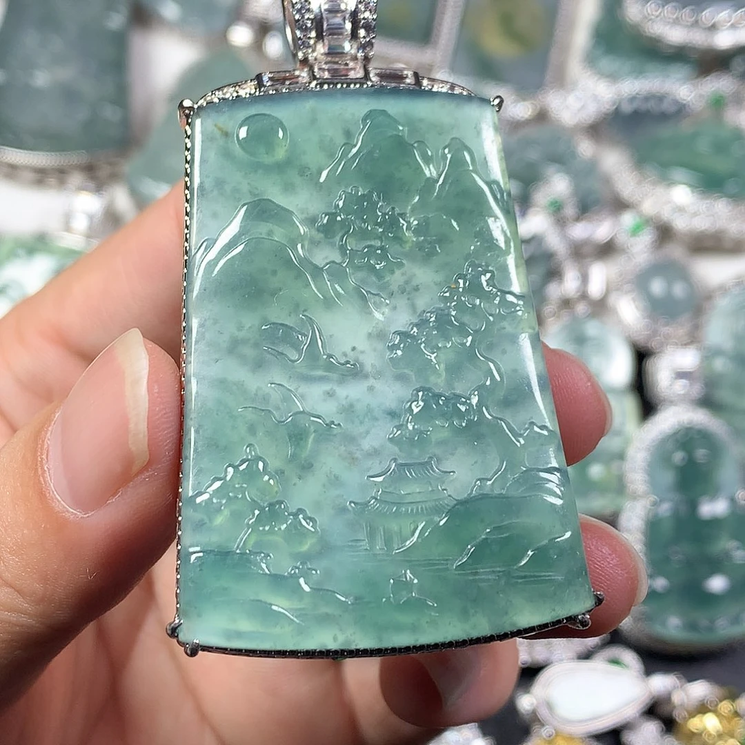 翡翠未镶嵌颈饰山水