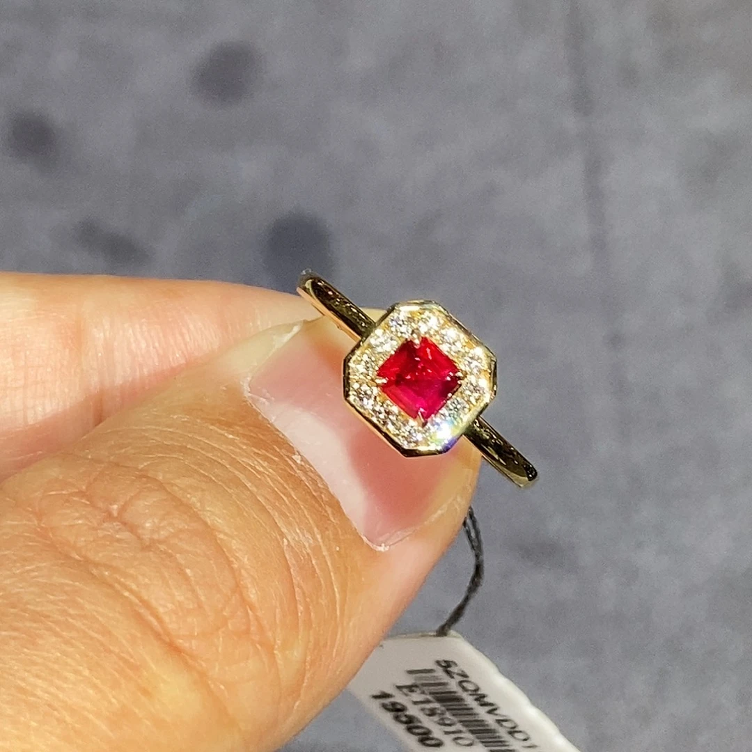 戒指18K金镶嵌红宝石0.46克拉