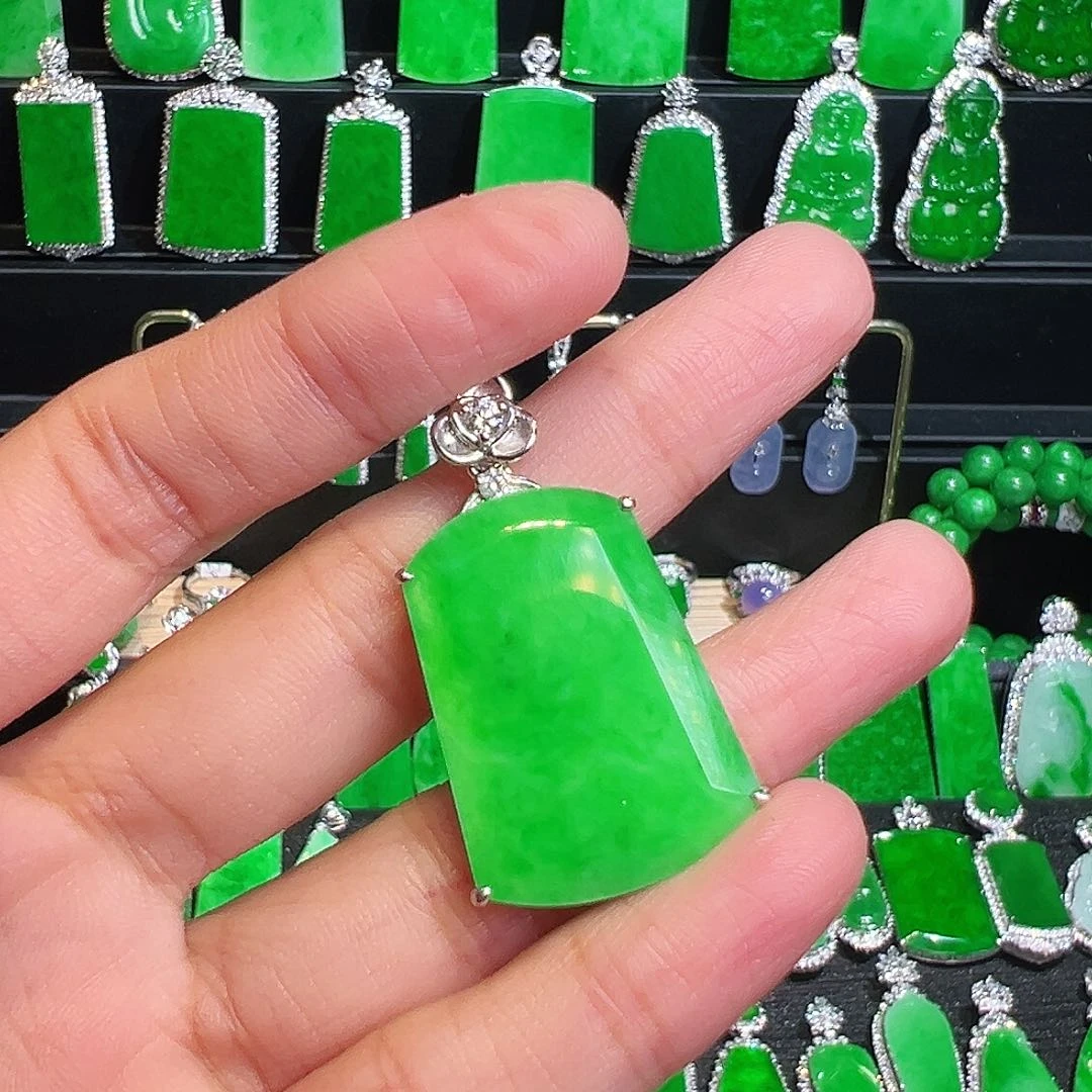 翡翠吊坠(不含链)18K金镶嵌