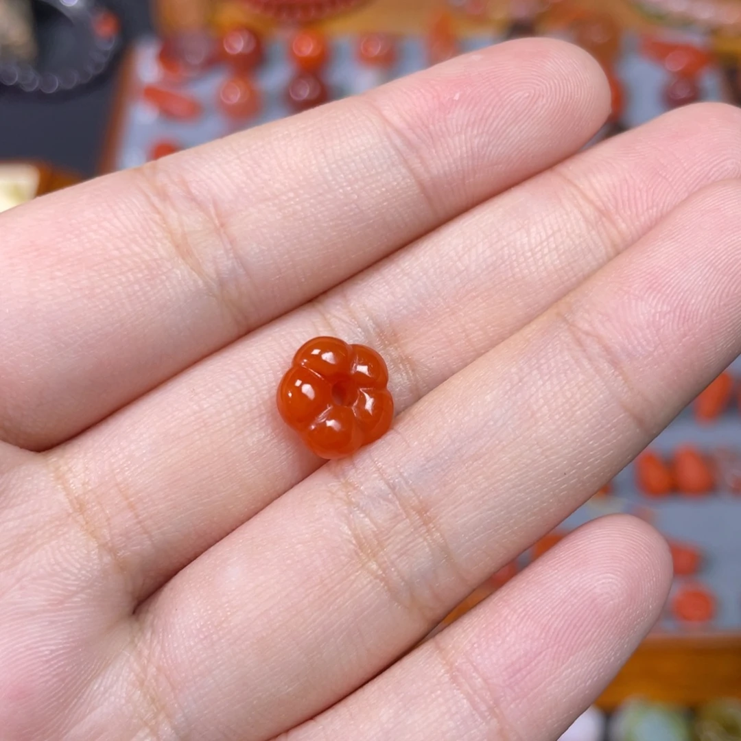小***可未镶嵌花扣卡10.3南红玛瑙