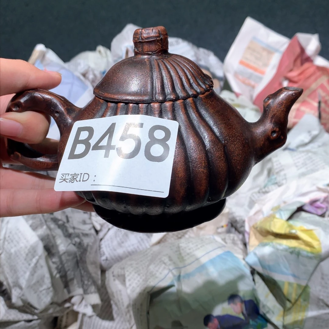 紫砂茶壶。      458