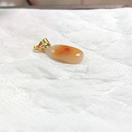 翡翠颈饰未镶嵌不*姐吊坠