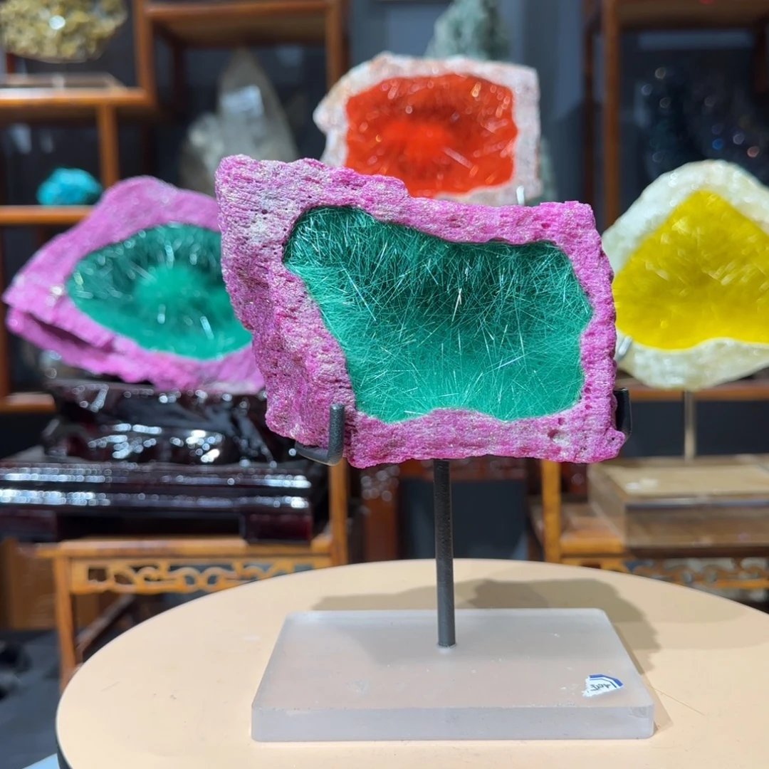 石材巴西红刚玉发晶