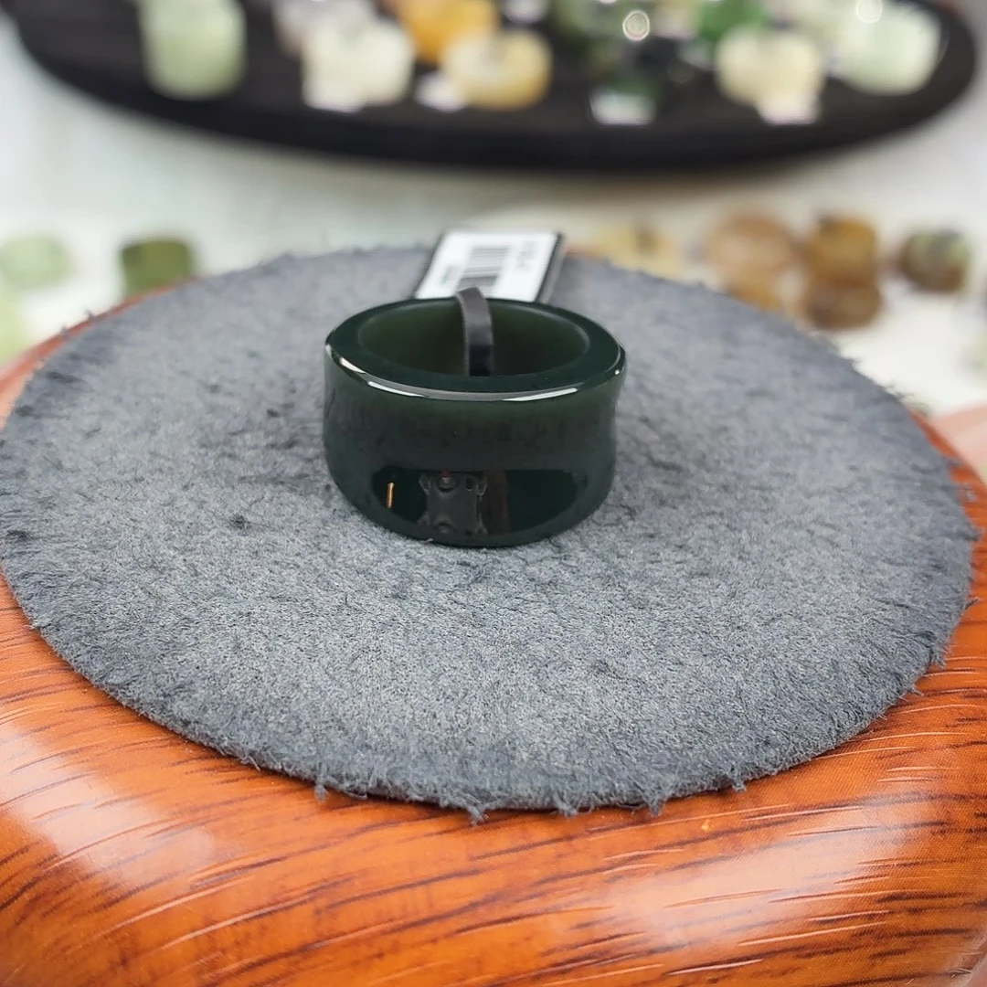 和田玉未镶嵌戒指b3墨绿盾牌17.2