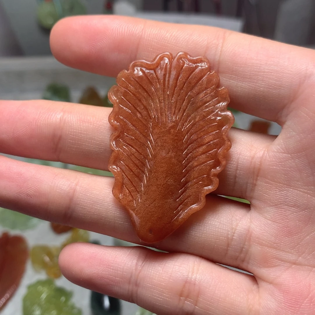 岫玉未镶嵌颈饰……