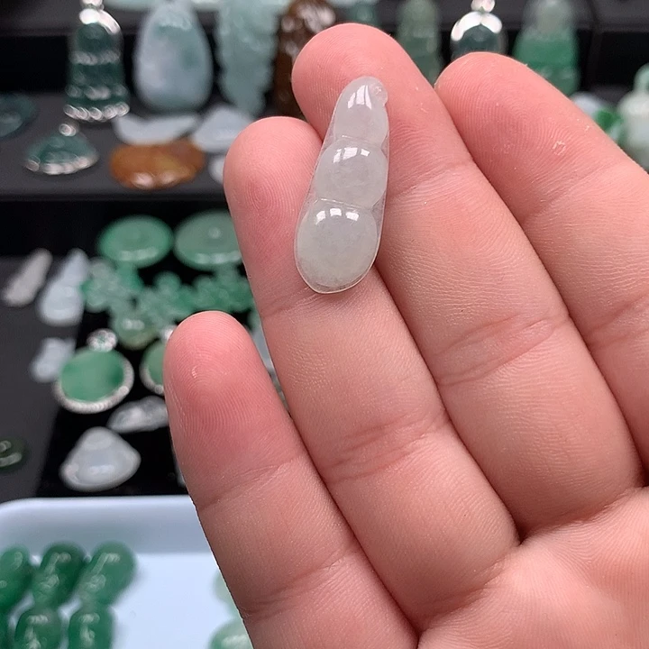 翡翠未镶嵌颈饰翡翠首饰