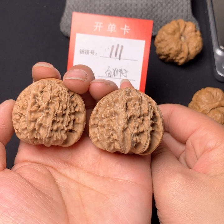 核桃摆件精品白狮子41尺111