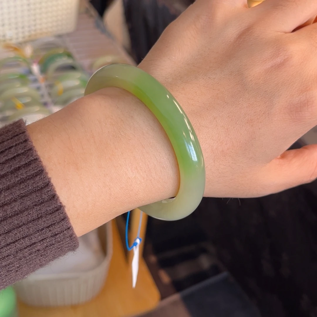 和田玉未镶嵌手镯  「冰翠」