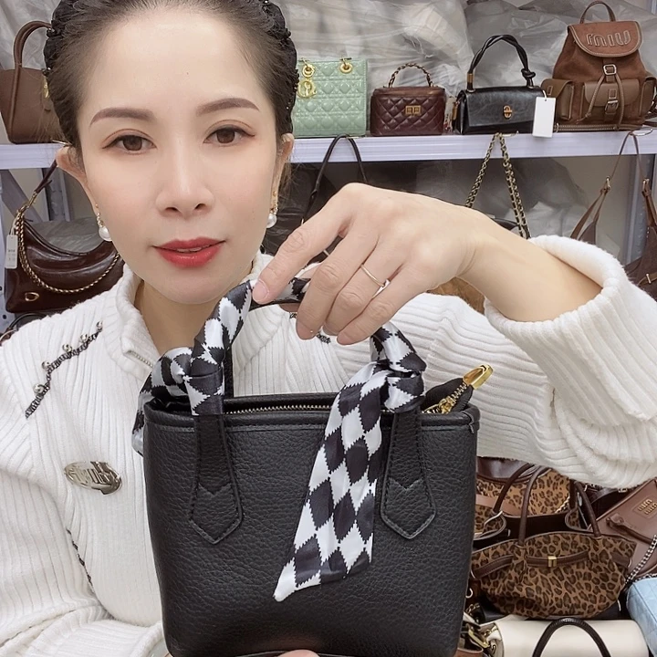 蚕丝小牛剖层皮革PU