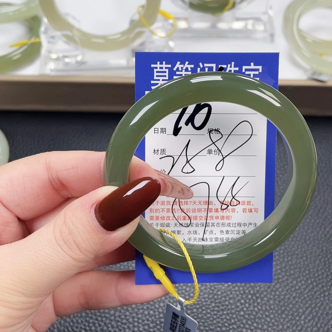 和田玉未镶嵌手镯