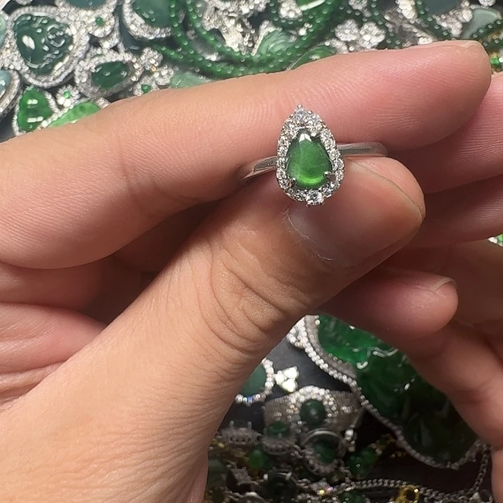 翡翠未镶嵌颈饰天然A货翡翠放漏