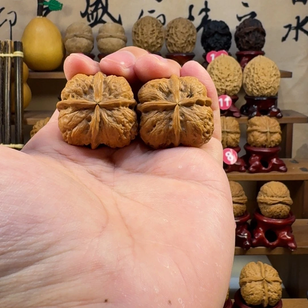 铁核桃把件四棱豆腐块