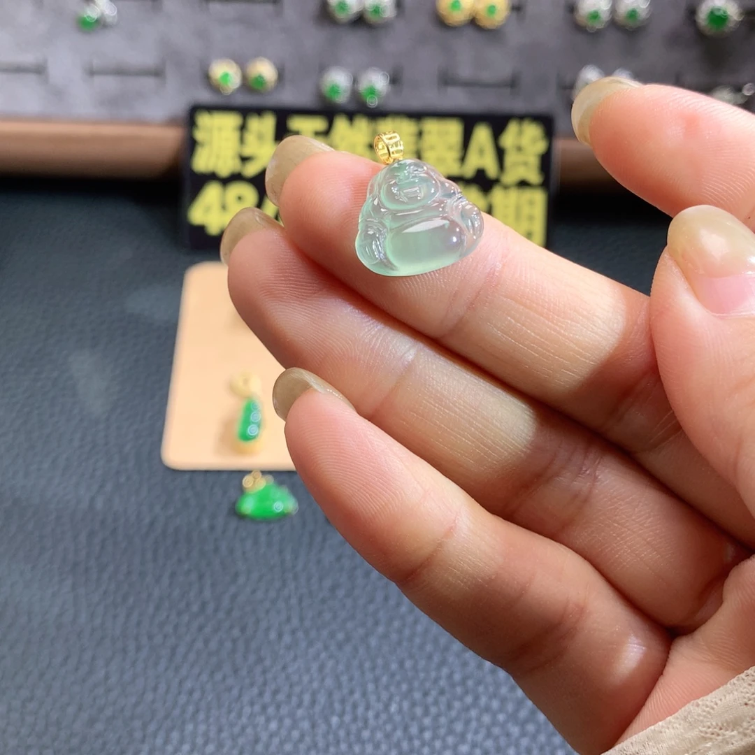 零***总翡翠18K金镶嵌颈饰坐佛