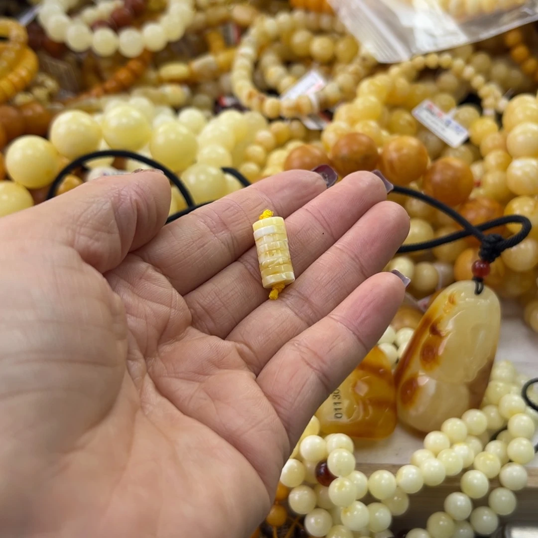 琥珀珠宝奇石未镶嵌