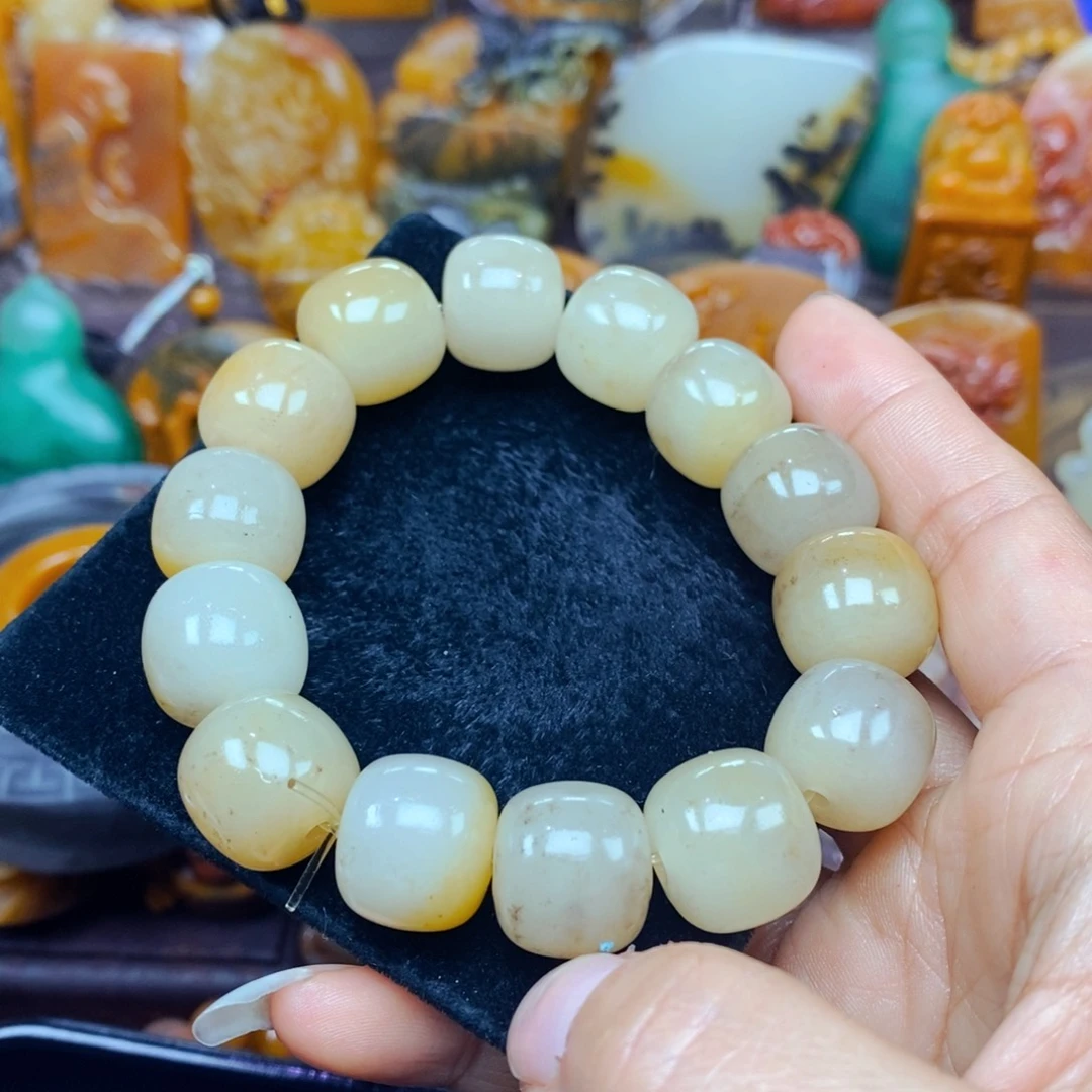 石英质玉（黄龙玉）未镶嵌颈饰