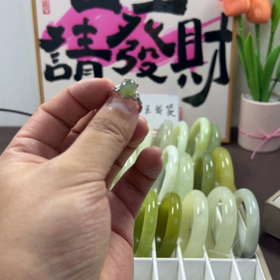 蛇纹石玉手镯未镶嵌60