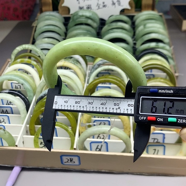 未镶嵌蛇纹石玉手镯42