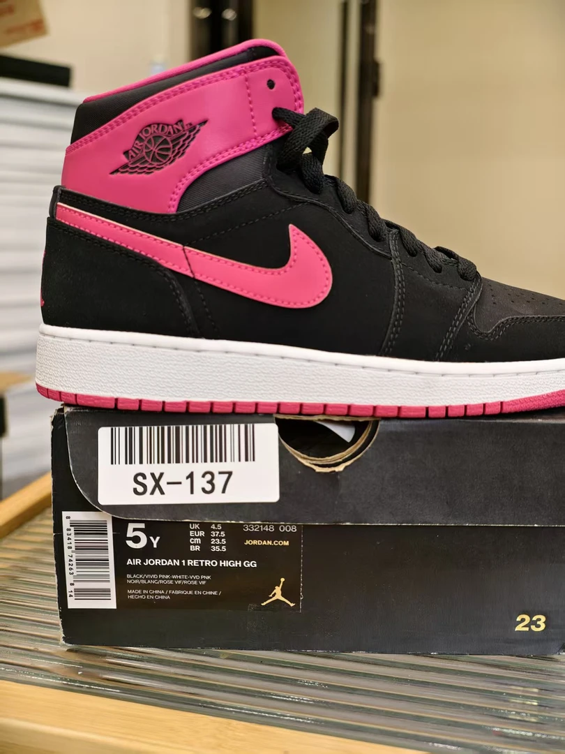 nike aj1 黑粉 全新原盒 37.5码 11月17 孙