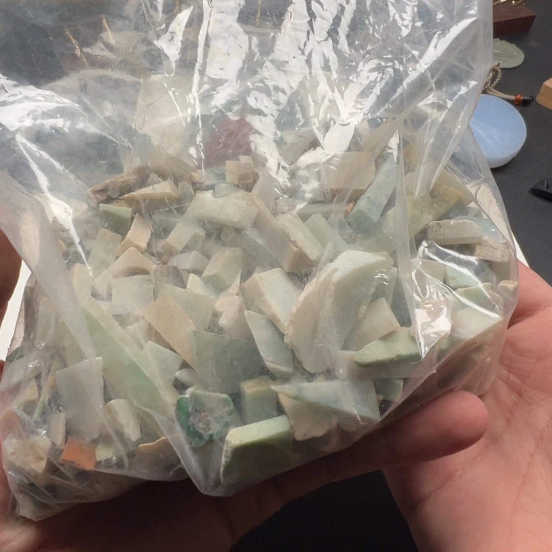 翡翠未镶嵌颈饰材料