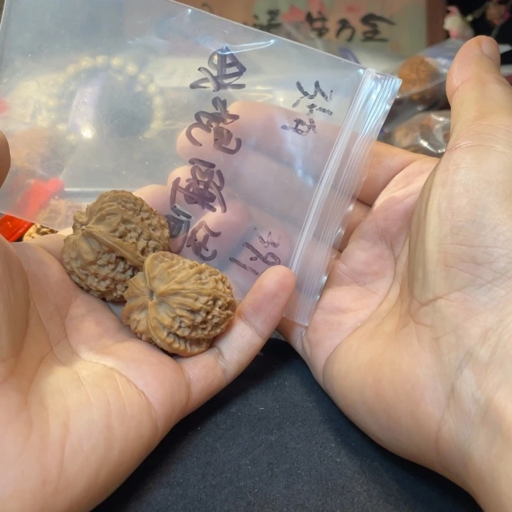 我***覺文玩核桃把件白狮子