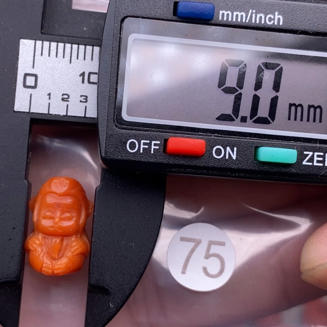 南红玛瑙未镶嵌配饰有瑕疵