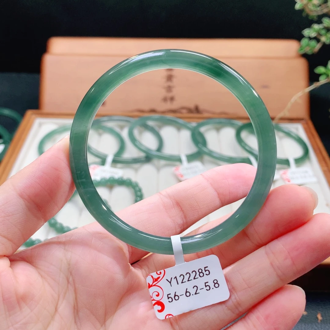 翡翠手镯（圆镯）未镶嵌