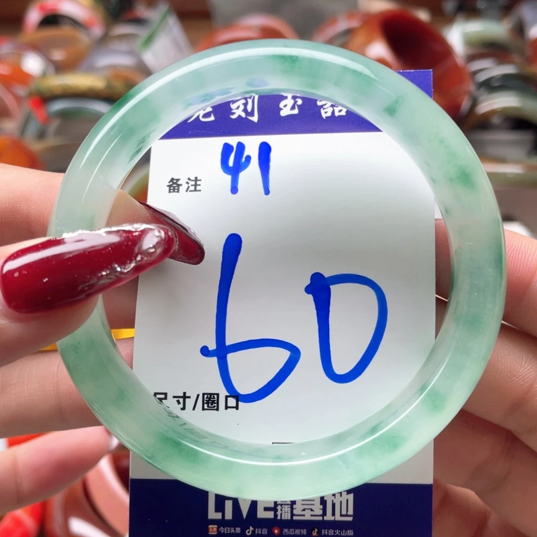 未镶嵌手镯石英质玉