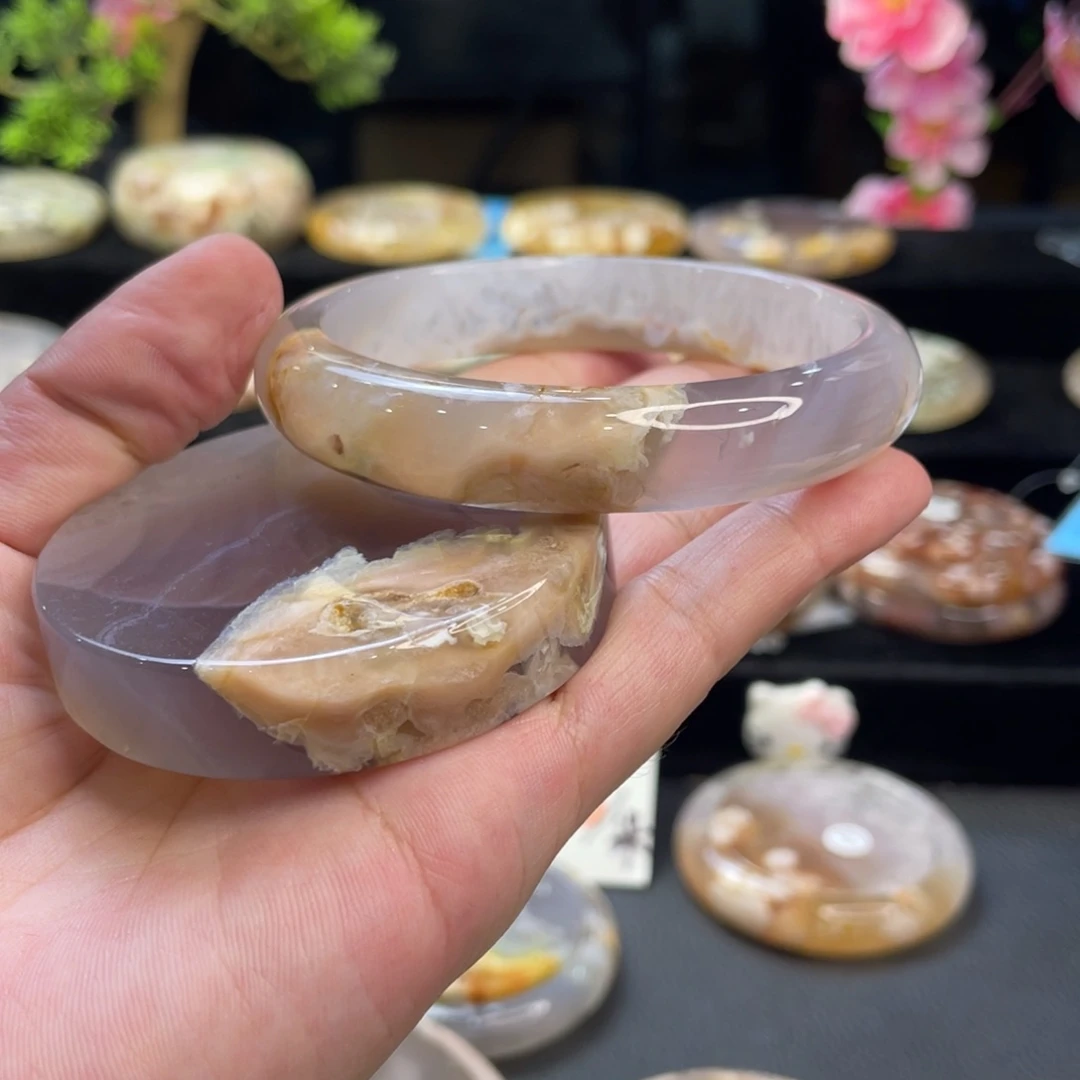 未镶嵌手镯石英质玉