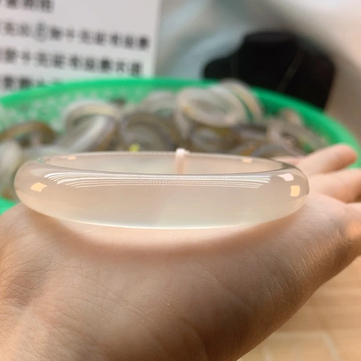 【闪购商品】玛瑙/玉髓手镯未镶嵌岁*