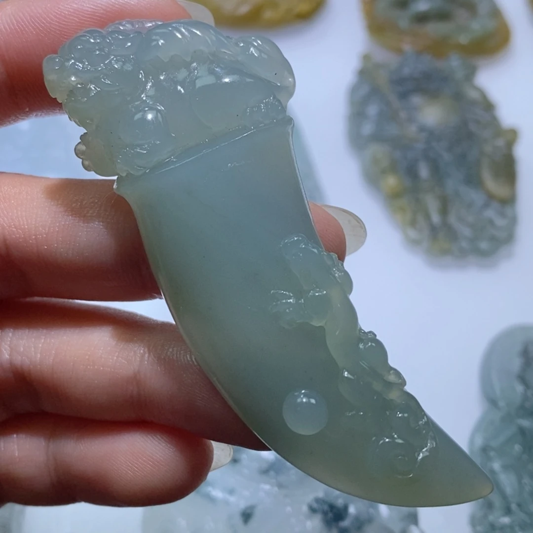 颈饰未镶嵌翡翠龙牙
