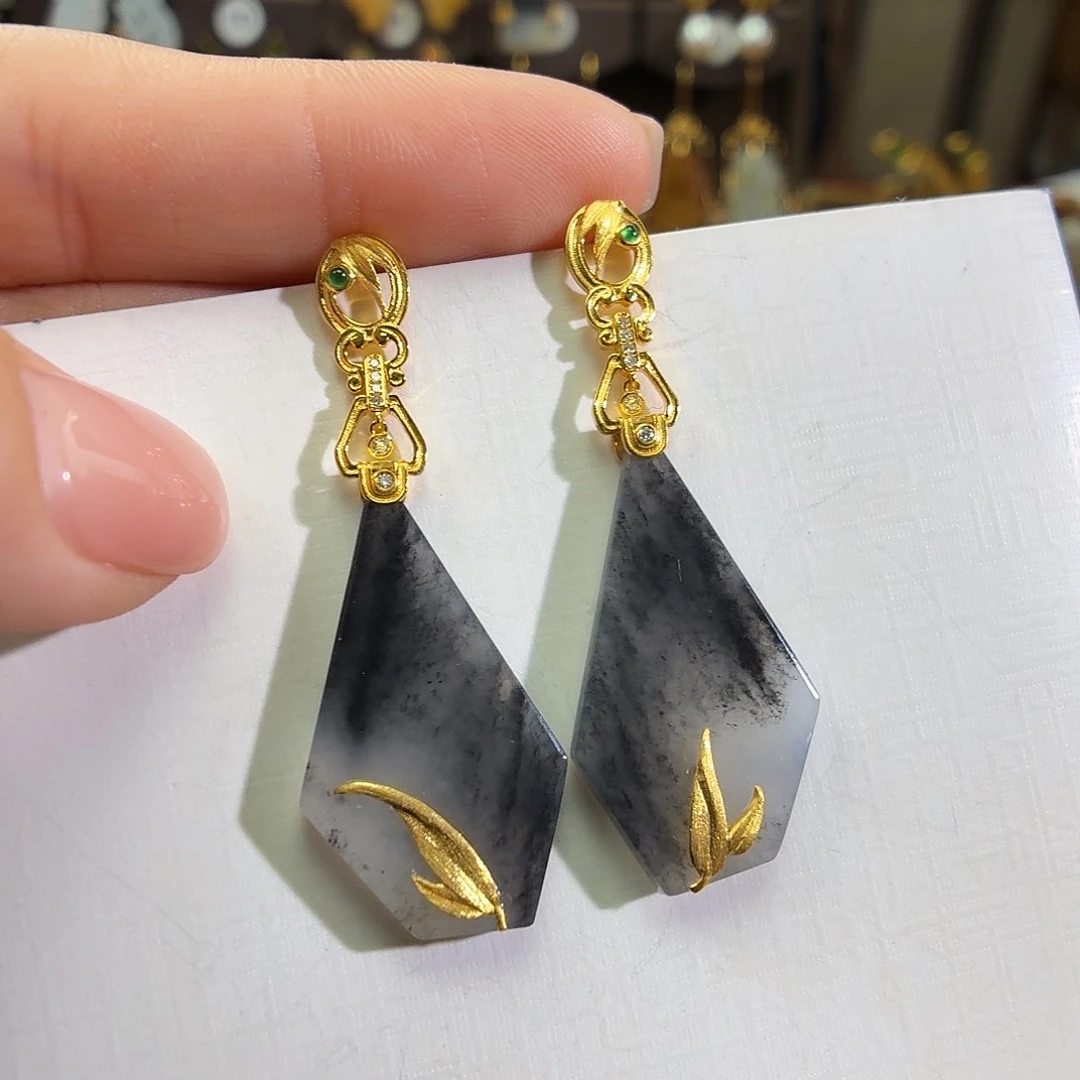 颈饰18K金镶嵌和田玉