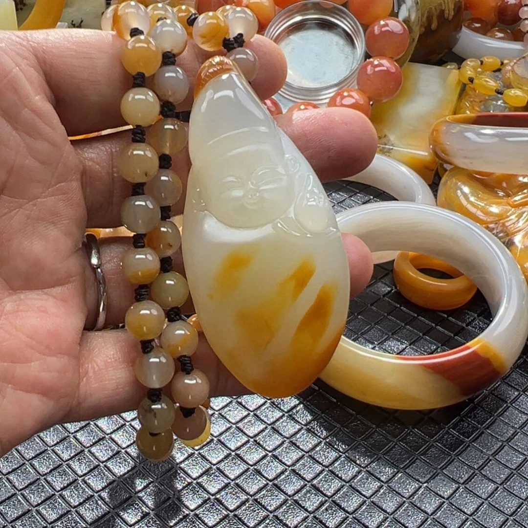 石英质玉未镶嵌颈饰