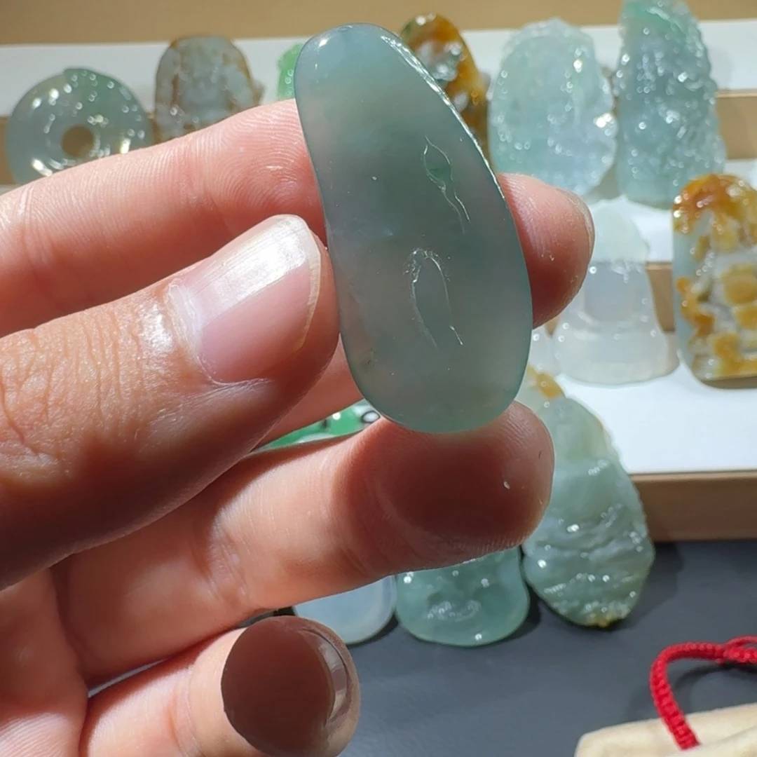 翡翠未镶嵌挂件吾到