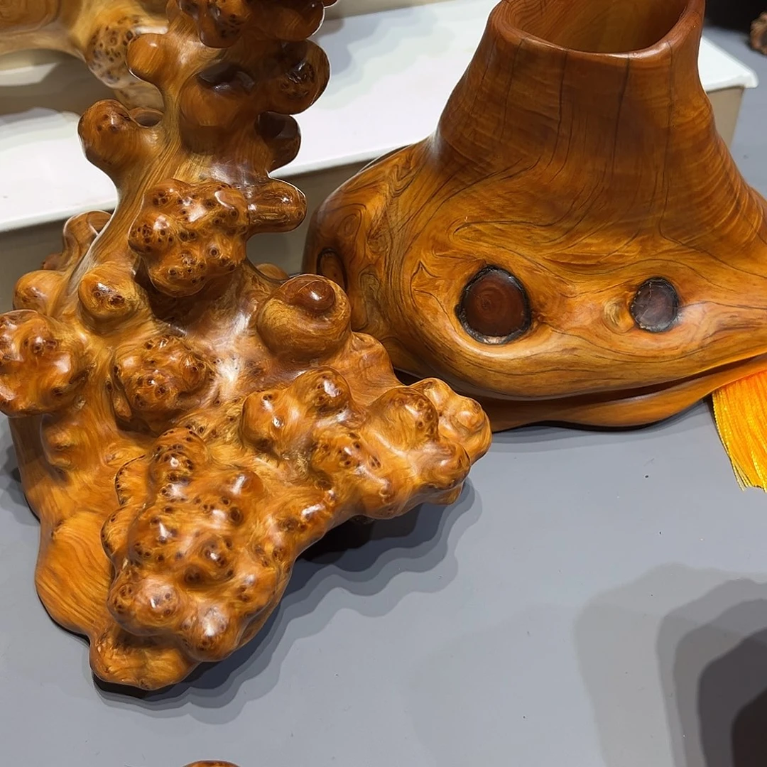 用***3太行崖柏陈华手把玩