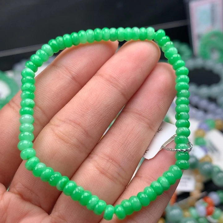 翡翠手镯未镶嵌卡