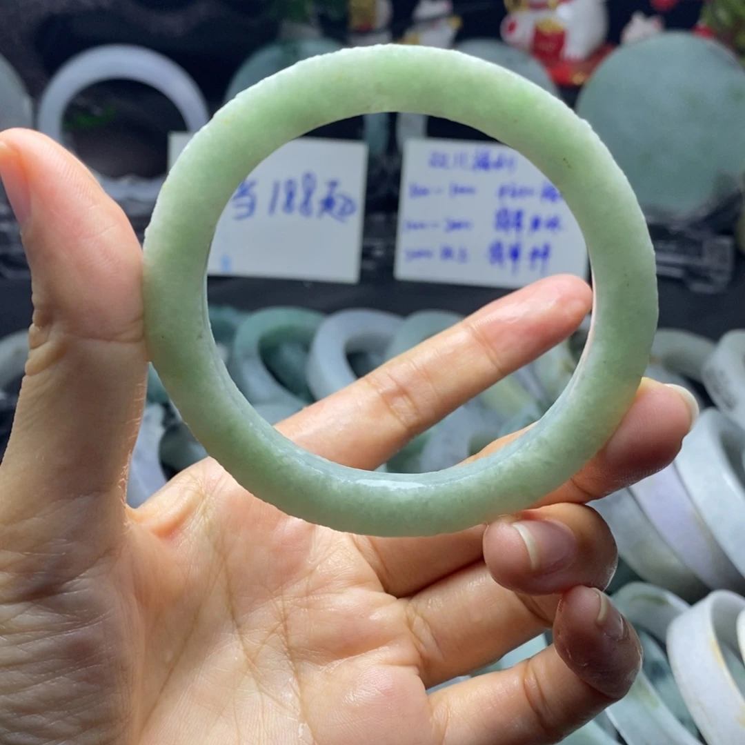 定制翡翠未镶嵌手镯