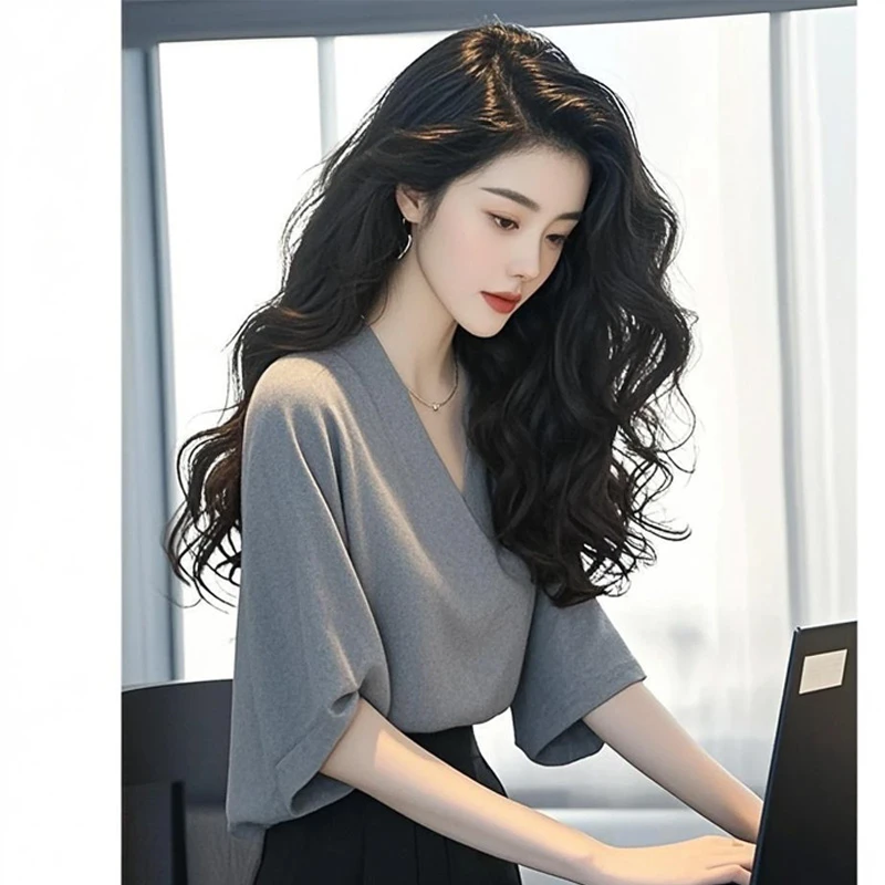 气质名媛风V领短袖t恤女2025夏季新款宽松高级感轻职风打底上衣