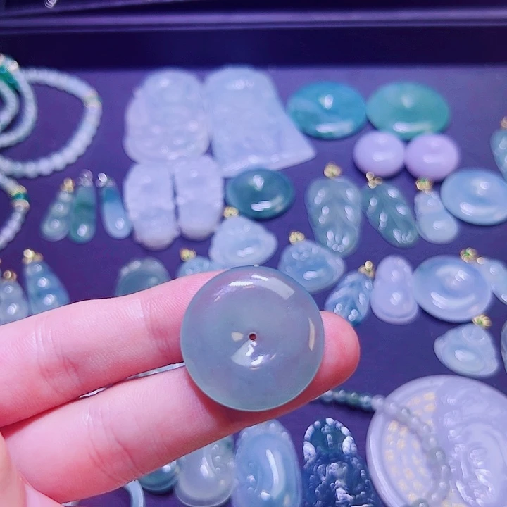 翡翠未镶嵌颈饰翡翠