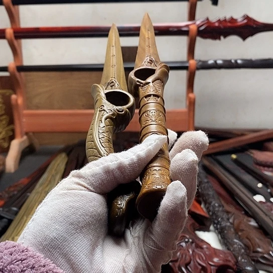 绿檀木木木寸指剑