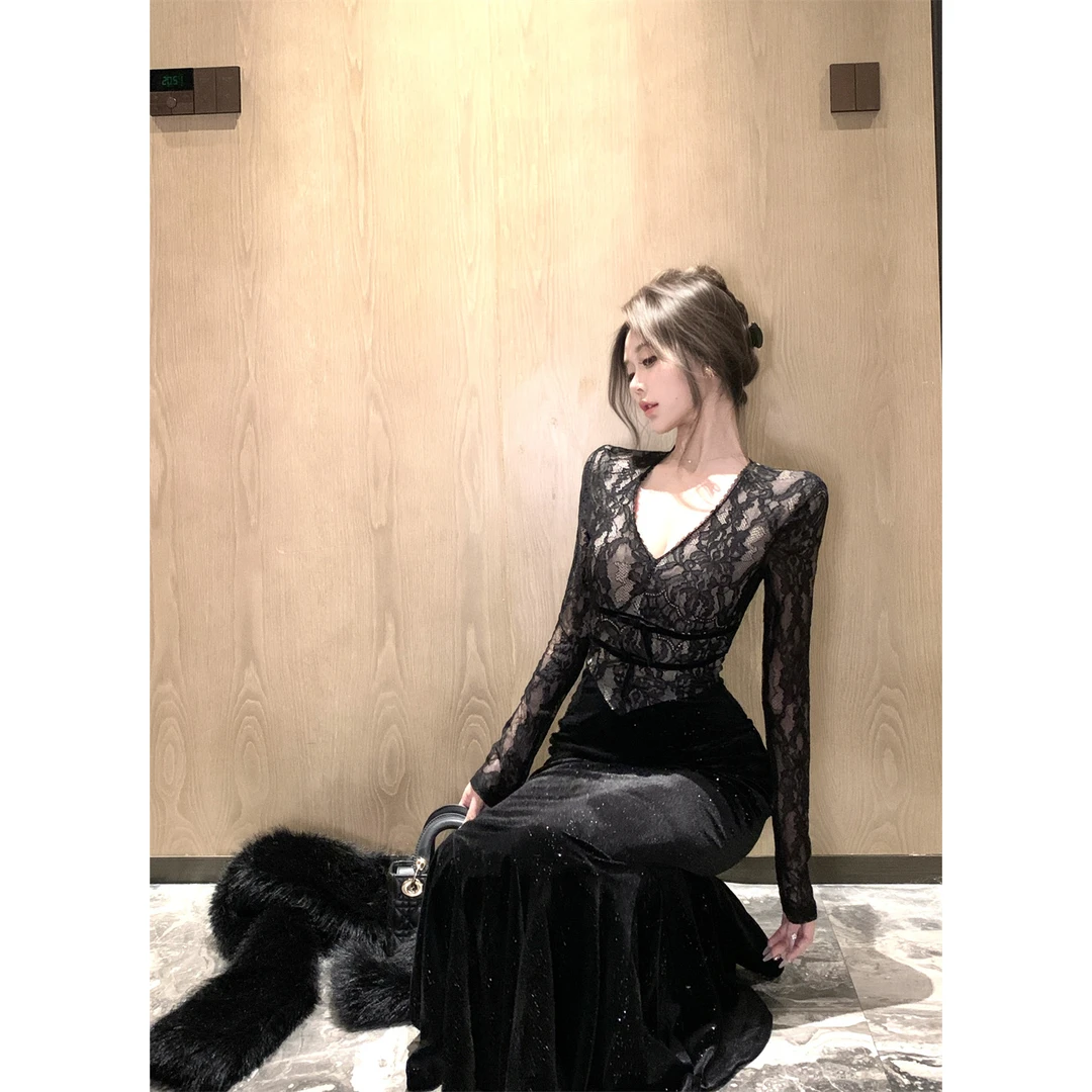 v领蕾丝拼接针织连衣裙女小众设计感包臀鱼尾裙