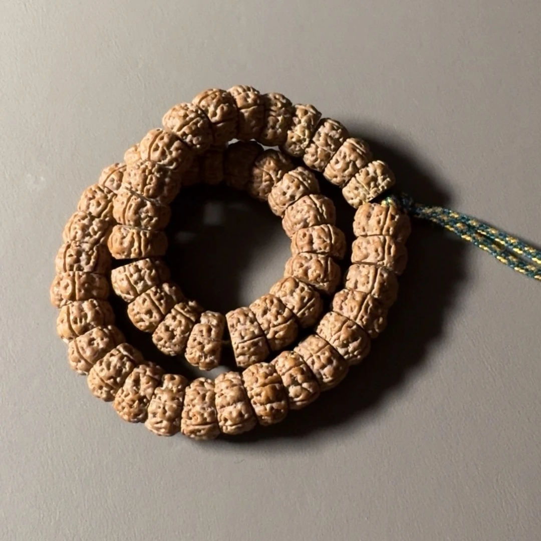 金刚菩提吊坠顶级工艺大肠斜切老树王