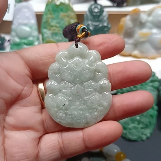 翡翠未镶嵌颈饰翡翠颈饰末镶嵌