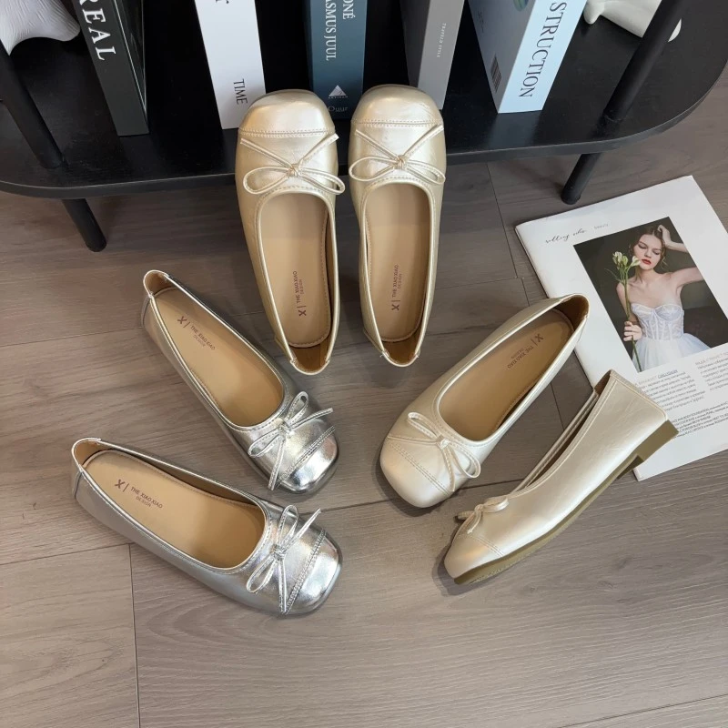 法式银色单鞋女2025新款春夏季一脚蹬平底豆豆鞋配裙子玛丽珍皮鞋