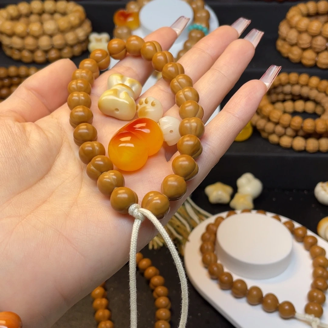 爱***熙吊坠猴头核桃反油小屁桃➕配饰